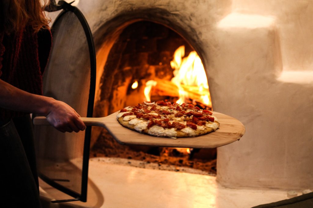 Queima de lenha em pizzaria contribui para a piora da qualidade do ar. Foto: Wikipédia