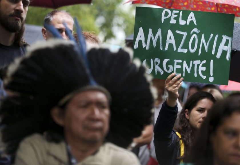 Manifestantes protestam contra propostas de Bolsonaro para 