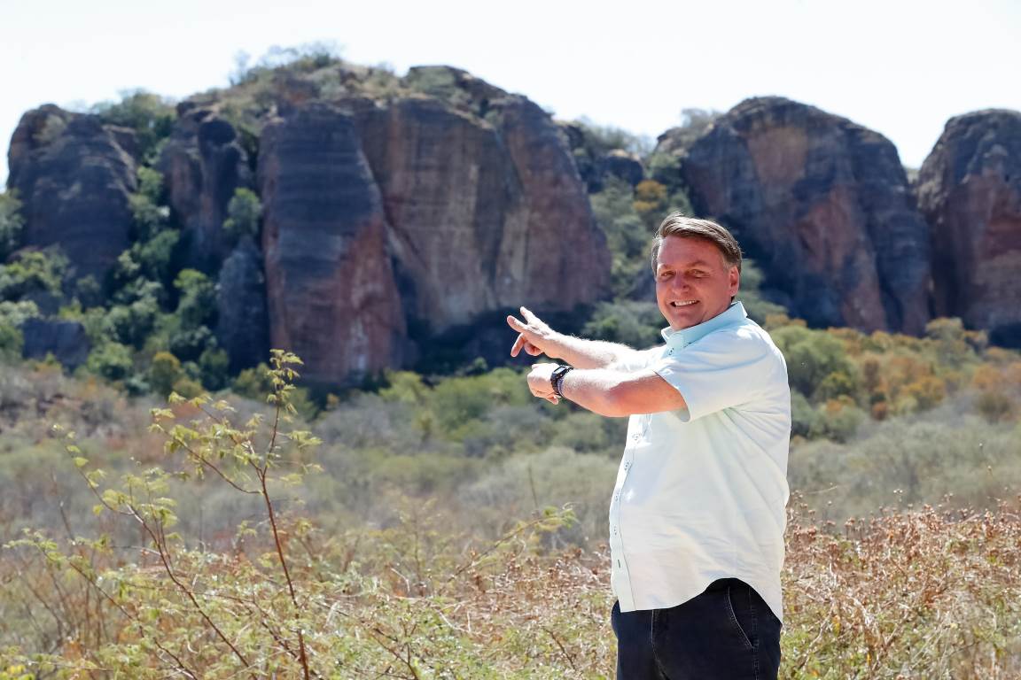 Bolsonaro reclama que Estações Ecológicas atrapalham o turismo