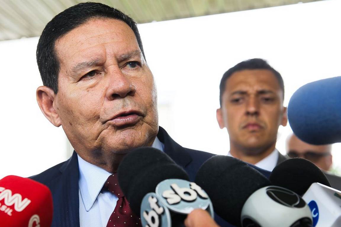 Mourão inventa que há um opositor do governo no INPE que “divulga dados ruins”