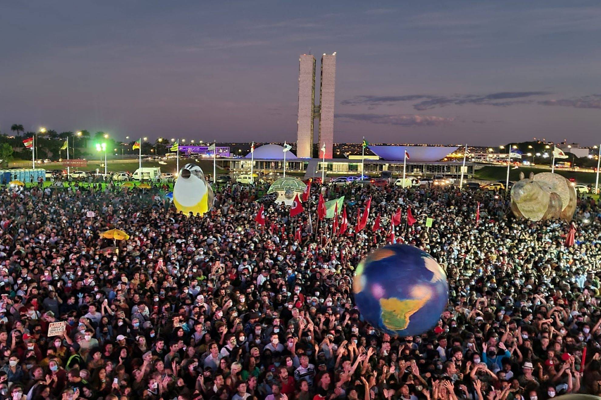 Em dia de Ato pela Terra, Lula afirma que se for eleito “não terá garimpo em Terras Indígenas”