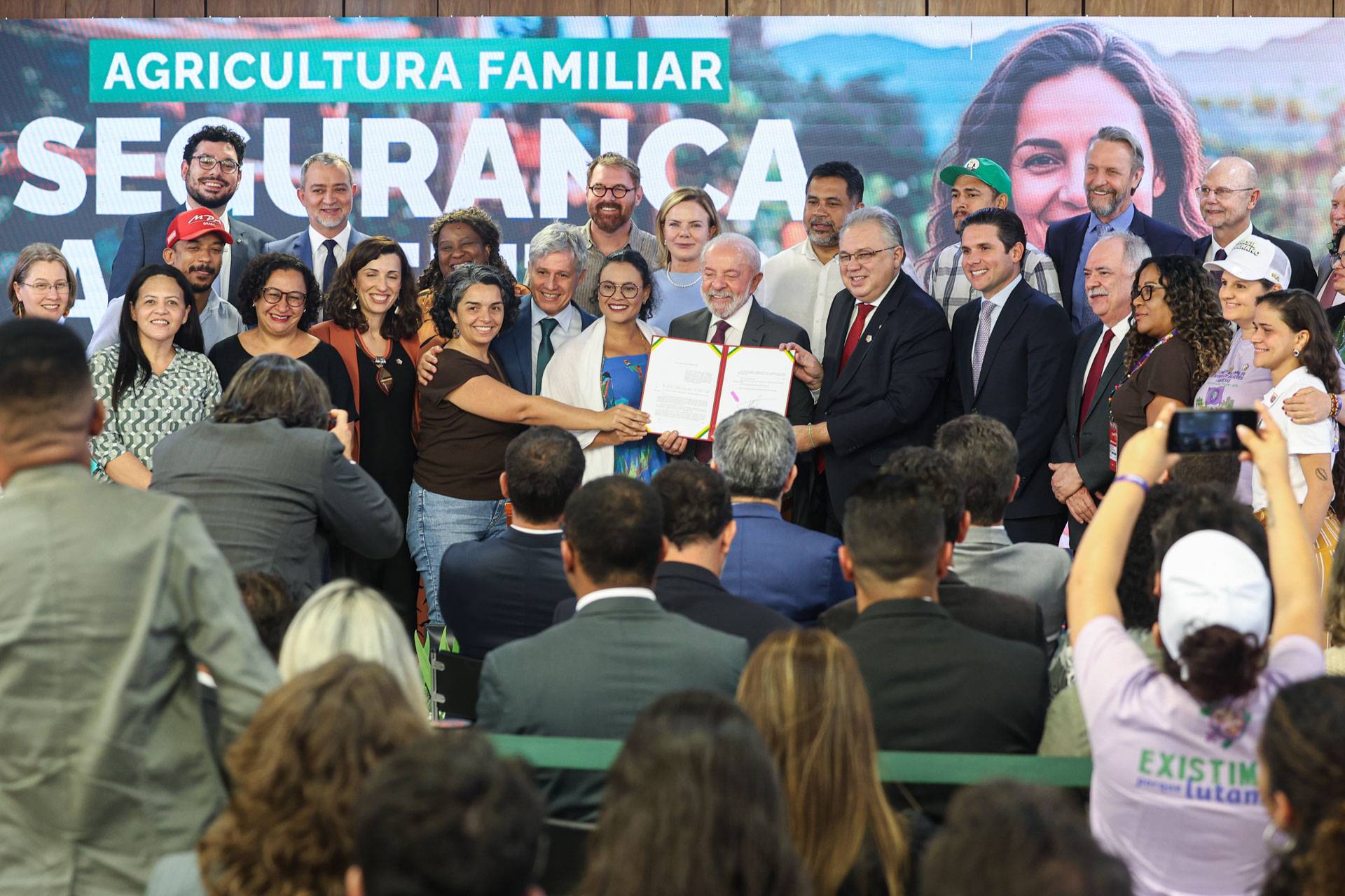 O presidente Luiz Inácio Lula da Silva participa de cerimonia de sanção dos projetos que formaliza PRONAF e Plano Safra como políticas de estado. Foto: Valter Campanato / Agência Brasil