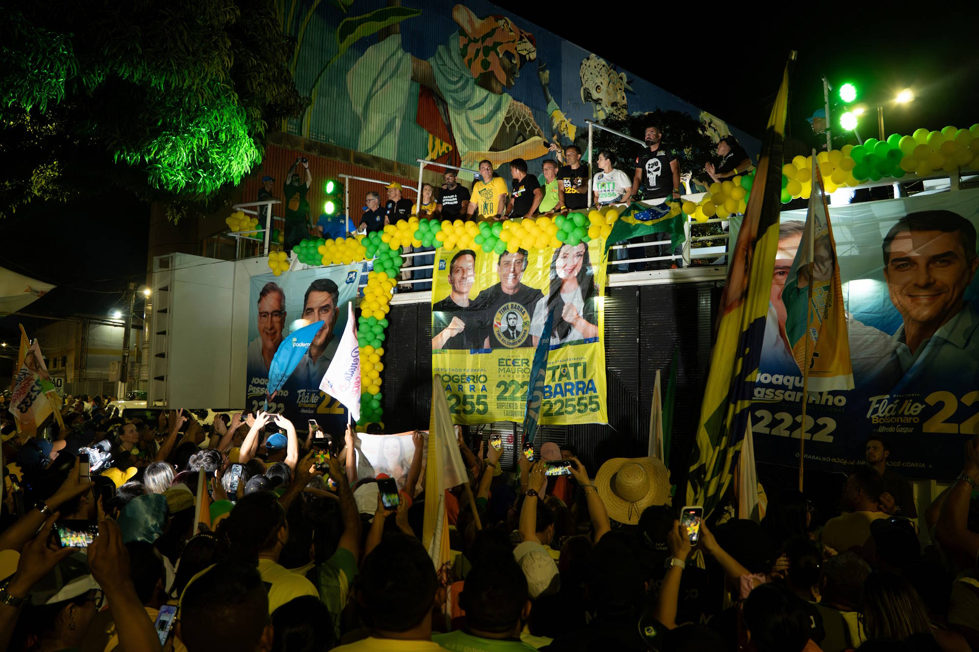 O candidato à presidência do Brasil Flavio Bolsonaro, do Partido Liberal (PL), participa de um comício de campanha em Belém, Brasil, em 14 de setembro de 2026. Crédito: Reuters/Folhapress