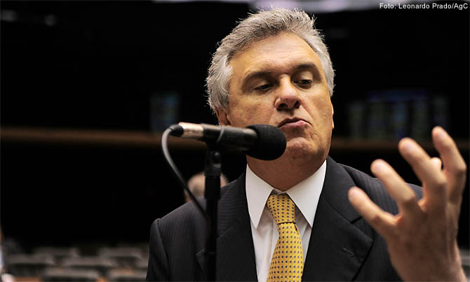 Ronaldo Caiado defende o relatório de Paulo Piau, durante votação do Código Florestal, nesta tarde, na Câmara Dos Deputados.