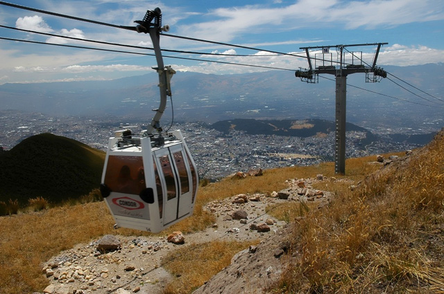 Do teleférico de Quito, o teto do mundo não parece distante. Crédito: Kelly´s World