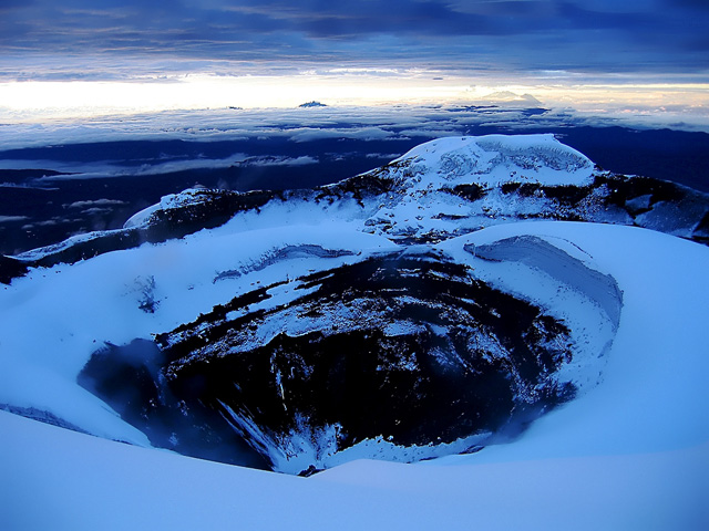 No topo do mundo, a cratera do vulcão mais ativo do mundo. crédito: Magnus von Koeller