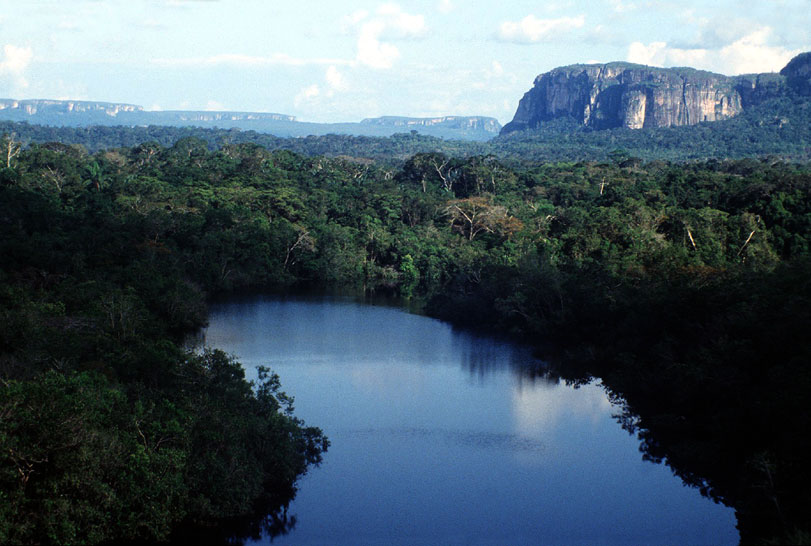 O Parque Chiribiquete, o maior da Colômbia, está localizado na região que concentra 30 por cento do desmatamento do país. Crédito: Parque Nacional Natural Serranía de Chiribiquete, Arquivo Parques Nacionais Naturais da Colômbia.