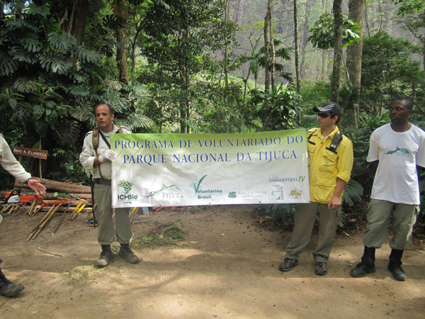 Voluntários no 92º Mutirão do Parque Nacional da Tijuca. Foto: Ester Capela