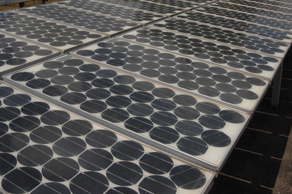 Painel de energia fotovoltaico é um meio de baixo impacto ambiental para transformação da irradiação solar em energia elétrica. Foto: Chesf.