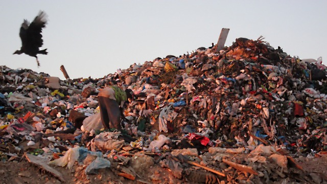 Aterro de Gramacho, o grande lixão do Rio de Janeiro, só foi fechado em junho. Foto: Eduardo Pegurier