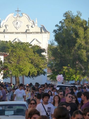 Público reunido no centro histórico da cidade de Goiás (foto: Jaime Gesisky)