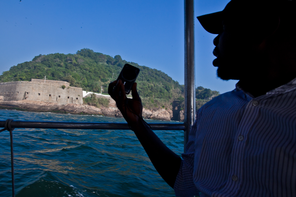 Jornalista africano, da Nigéria, encantado com a beleza natural do arquipélago.