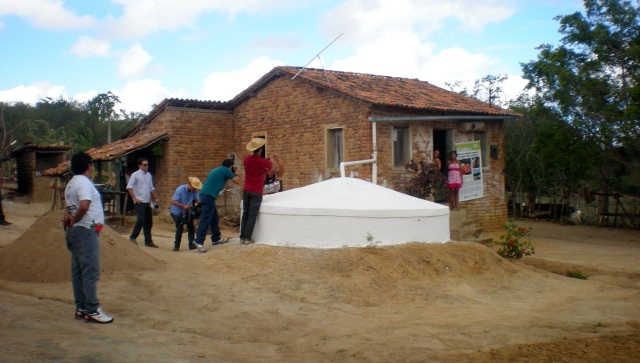 Cisterna-doméstica armazena 16 mil litros de água que é captada do telhado da casa. Foto: Celso Calheiros