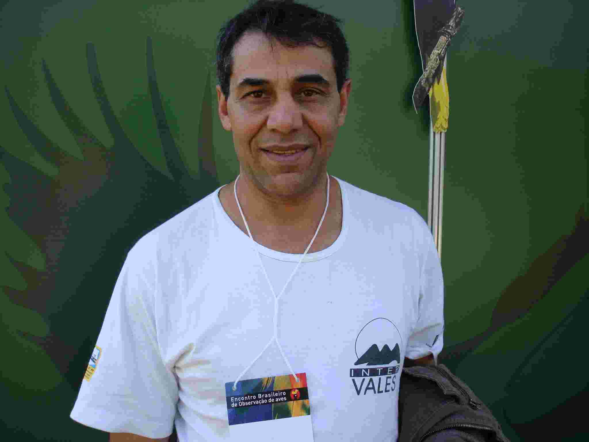 Luiz Avelino Ribeiro, de palmiteiro no Vale do Ribeira a guia de observação de aves (foto: Cristiane Prizibizcki)
