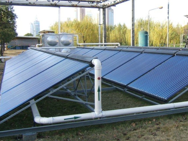Placa solar na fábrica da SC Johnson na China. Cadeia produtiva responsável agrega valor à marca. Foto: Divulgação.
