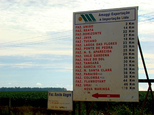 Placas indicam extensão de fazendas do Grupo AMaggi em Campo Novo do Parecis. (Foto: Andreia Fanzeres)