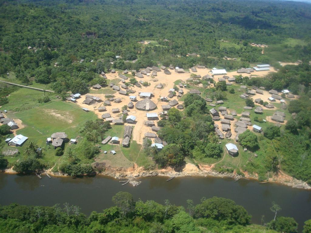 Vista panorâmica da aldeia dos Kwamalasamutu (Crédito: Conservation International)