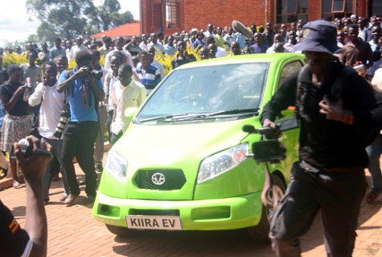 Esse é o Kiira, carro elétrico de 2 lugares projetado e construído em Uganda. foto: Faiswal Kasirye