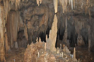 Cavernas de Yok Balum, Belize. Dados obtidos a partir da análise de estalagmites serviram para reconstituir o clima.