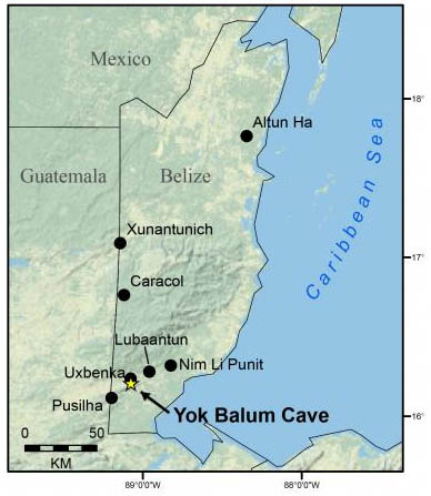 O cruzamento de registros  com dados obtidos em cavernas permitiu reconstruir a história do impacto climático sobre os Maias. Ilustração Claire Ebert/ Penn State