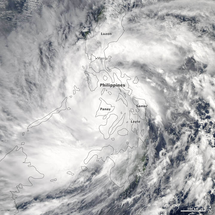 No dia 8 de novembro o Haiyan estava sobre as Filipinas. A medida que avançava pelas ilhas chegou a registrar ventos de 270 km/h. Crédito: LANCE/EOSDIS Rapid Response