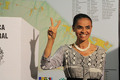 Marina Silva durante votação no 1o turno. Maioria dos leitores ouvidos por enquete de ((o))eco acham que ela deve apoiar José Serra (foto Thais Cabette)