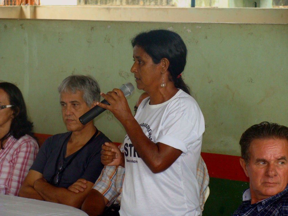 Luzia dos Santos da Silva, representante do Conselho Nacional das Populações Extrativistas (CNS), durante Audiência Pública realizada em Boca do Acre pela SPU em fevereiro de 201. Foto: José Spanner /IEB