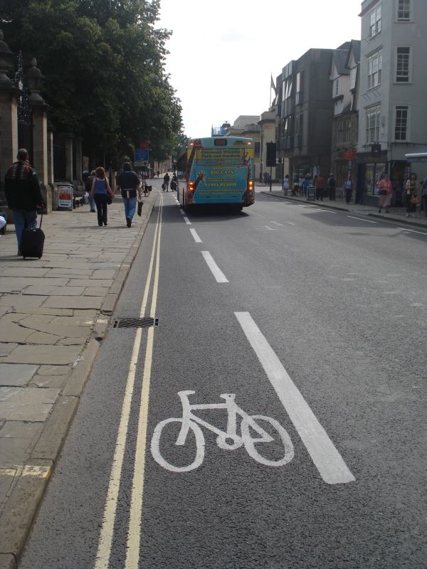 Praticamente não há rua sem ciclovia em Oxford (fotos: Pedro Cunha e Menezes)