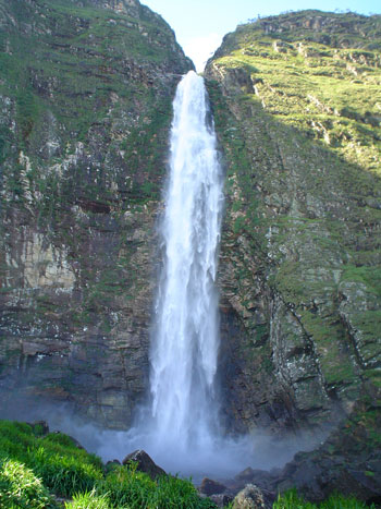 Cachoeira na Serra da Canastra. Foto: Wikimedia Commons