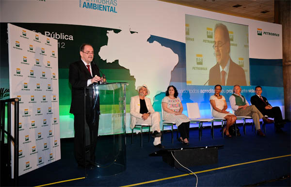 José Eduardo Dutra, diretor da Petrobras, explica o programa durante o evento. Foto: ivulgação