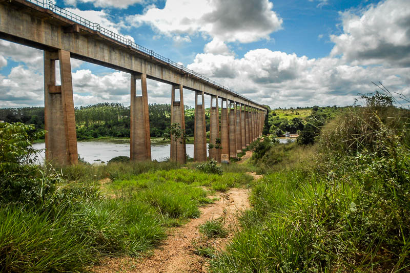  Vista da “Ponte dos 40” por onde passa a Estrada de Ferro Carajás que traz o minério extraído do Pará rumo à São Luís do Maranhão. Foto: Fabíola Ortiz/O Eco