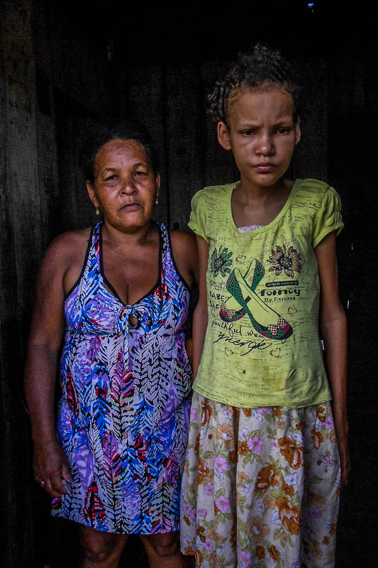 Maria Helena e Railene esperam um dia se mudar de Piquiá e viver em uma nova casa. Foto: Fabíola Ortiz/O Eco
