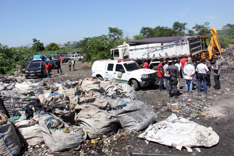 Operação fecha lixão clandestino em Gramacho. Foto: Luiz Morier/Ascom.