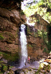 Cachoeira no Rio Costa Carvalho, afluente do Rio Itajaí, do projeto de ecoturismo da Prefeitura de Itaiópolis. (Foto: Germano Woehl Jr.)