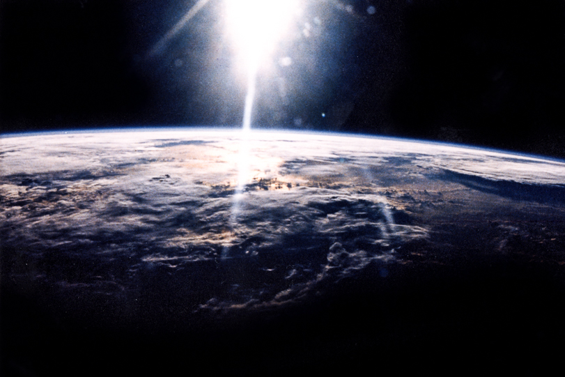 Luz do Sol sobre a Terra. Foto: NASA