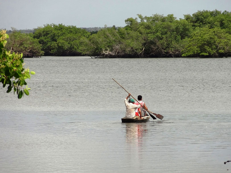 Ribeirinhos indo pescar no rio Potengi. Foto: Carolina Lisboa