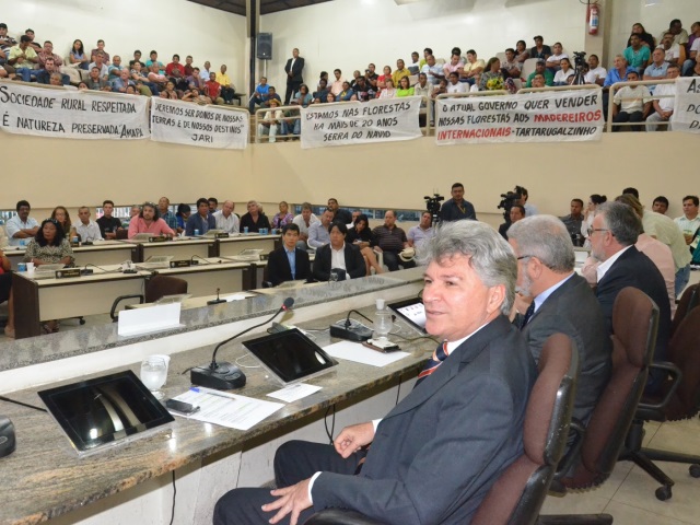 Deputado Eider Pena (PSD) comanda audiência pública para discutir a situação da Floresta Estadual do Amapá. Foto: divulgação.