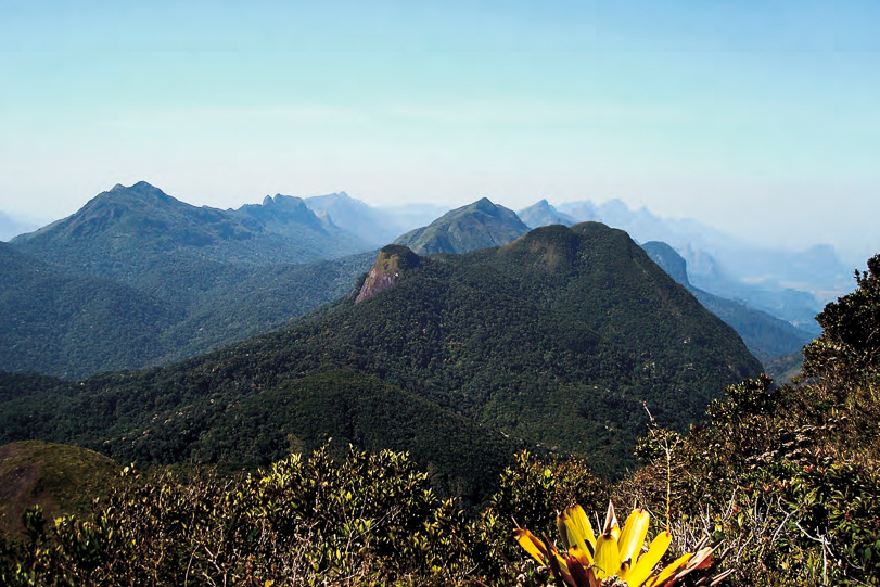 Vista do topo da Pedra do Desengano. Foto: André Ilha / Trilhas – Parque Estadual do Desengano
