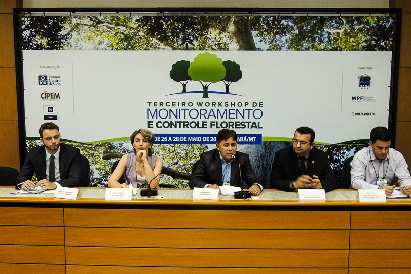 Representantes da sociedade civil , governo e setor madeireiro juntos em evento em Cuiabá no dia 26 de maio. Foto: Djhuliana Mundel / ICV / Divulgação