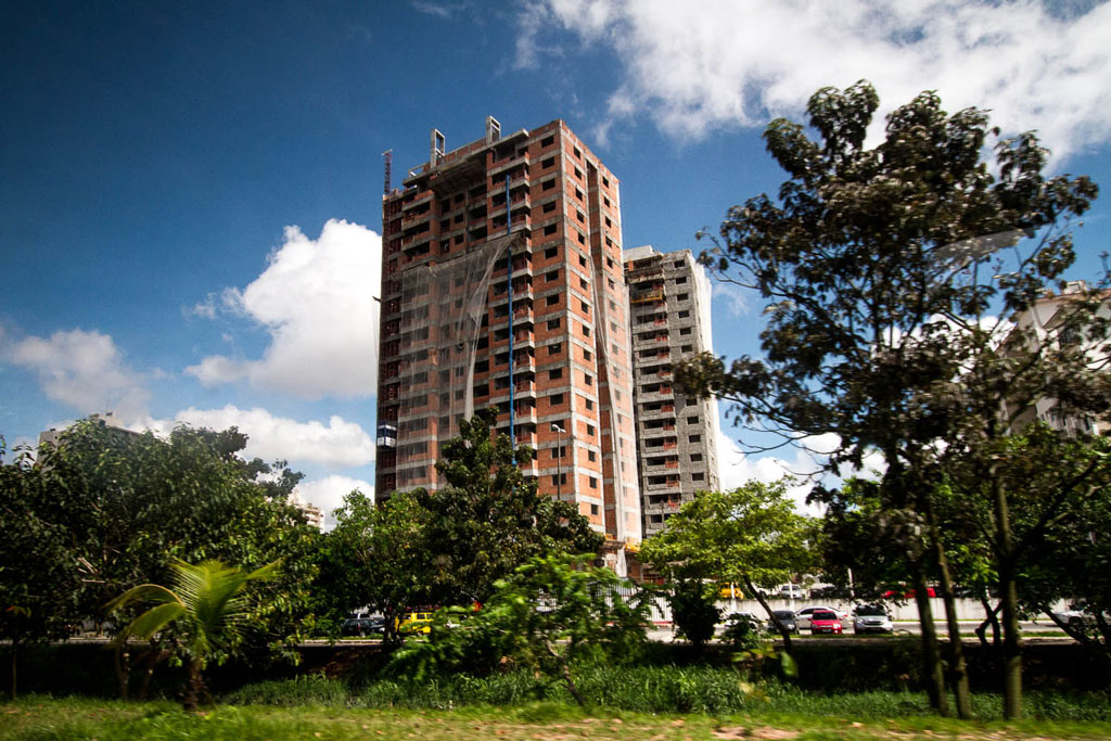 Manaus cresce a uma taxa de 2% ao ano e o surgimento de novos empreendimentos imobiliários é inevitável. 