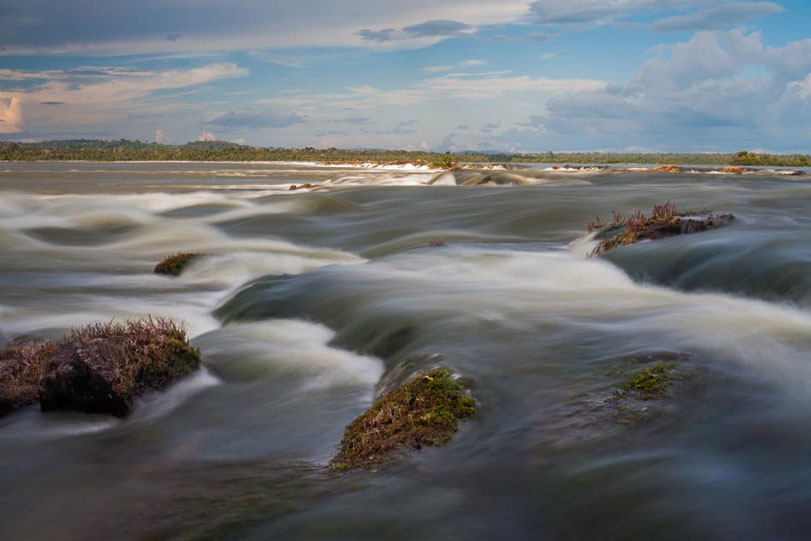 As Corredeiras do Uruá, no rio Tapajós, podem desaparecer caso a hidrelétrica de São Luiz do Tapajós seja construída. Foto: Marcio Isensee / Wikiparques