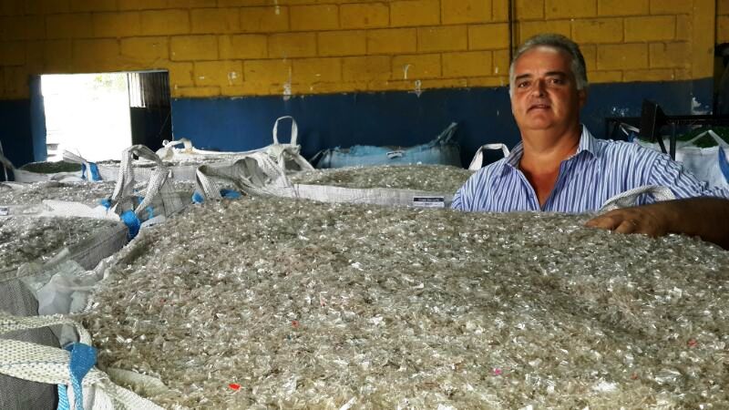 Edson Freitas começou como catador e agora tem uma empresa com 70 funcionários. Segundo ele, impostos são injustos. Fotos: Divulgação