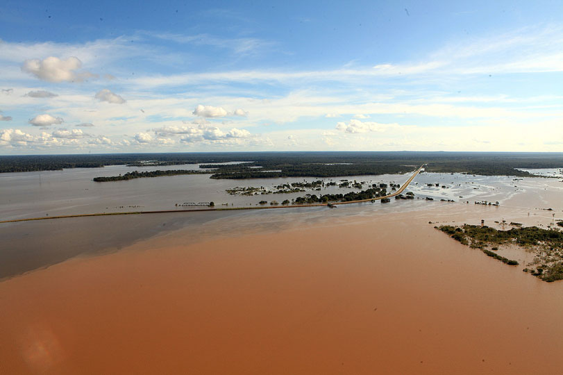 Em Rondônia, a BR-364 é invadida pelas águas do Rio Madeira. Foto:
