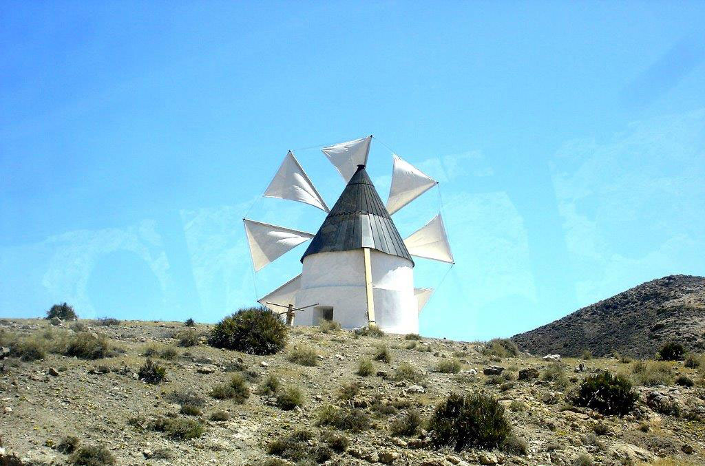Moinho de vento tradicional em Almería, Sul da Espanha. Foto: Marc Dourojeanni